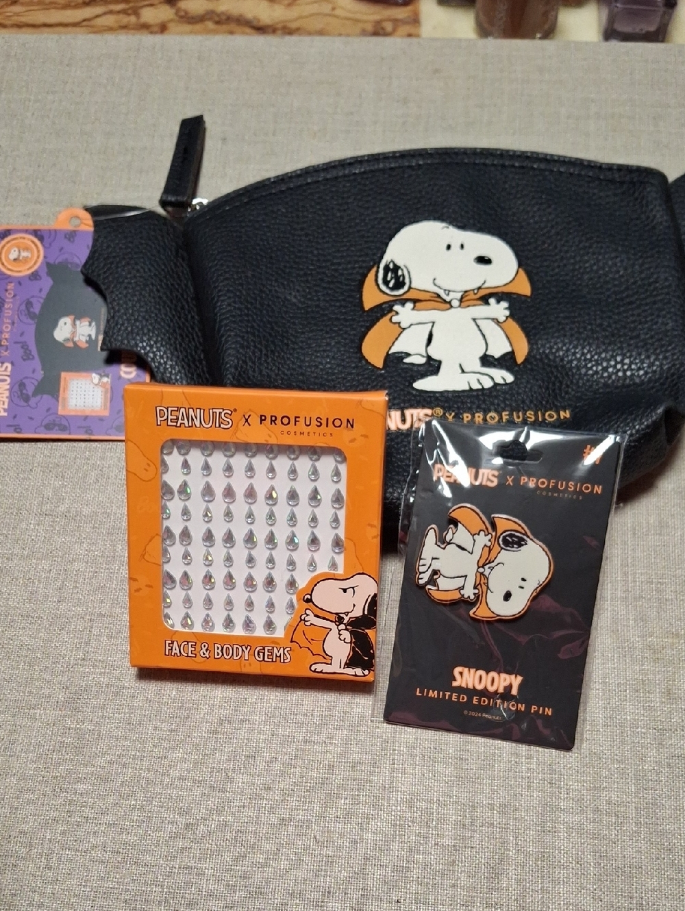 New Peanuts x Profusion Snoopy Cosmetic Pouch & Accessories